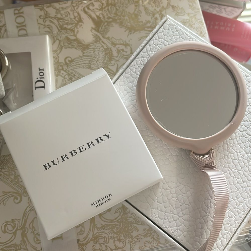 Burberry Pink Heart Keychain And Burberry Pink Mirror - Picture 6 of 6